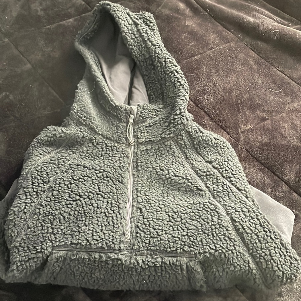 Womens lululemon fleece crop scuba hoodie in black